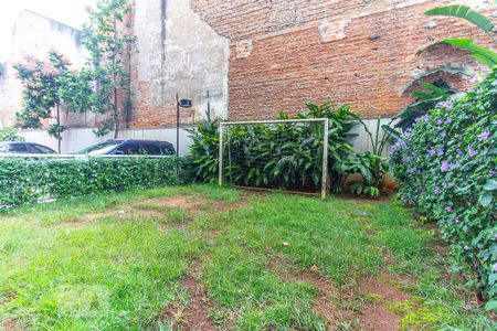 Apartamento para alugar com 42m², 1 quarto e sem vaga Apartamento para alugar com 42m², 1 quarto e sem vagaÁrea comum - Campinho de futebol