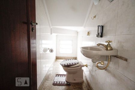 Casa à venda com 250m², 3 quartos e 2 vagas Casa à venda com 250m², 3 quartos e 2 vagasLavabo