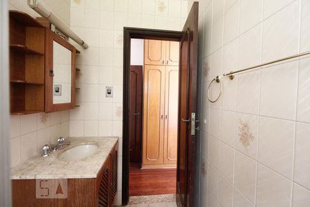 Casa à venda com 250m², 3 quartos e 2 vagas Casa à venda com 250m², 3 quartos e 2 vagasBanheiro