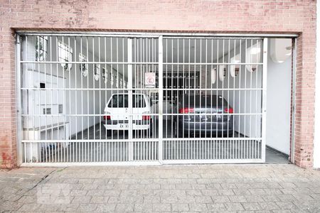 Casa à venda com 250m², 3 quartos e 2 vagas Casa à venda com 250m², 3 quartos e 2 vagasFachada