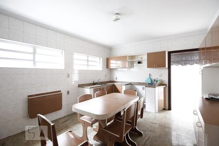 Casa à venda com 250m², 3 quartos e 2 vagas Casa à venda com 250m², 3 quartos e 2 vagasCozinha