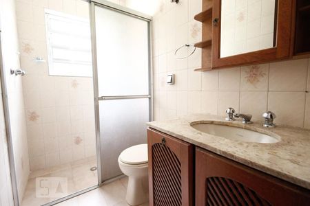 Casa à venda com 250m², 3 quartos e 2 vagas Casa à venda com 250m², 3 quartos e 2 vagasBanheiro