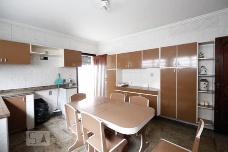 Casa à venda com 250m², 3 quartos e 2 vagas Casa à venda com 250m², 3 quartos e 2 vagasCozinha