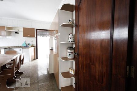 Casa à venda com 250m², 3 quartos e 2 vagas Casa à venda com 250m², 3 quartos e 2 vagasCozinha