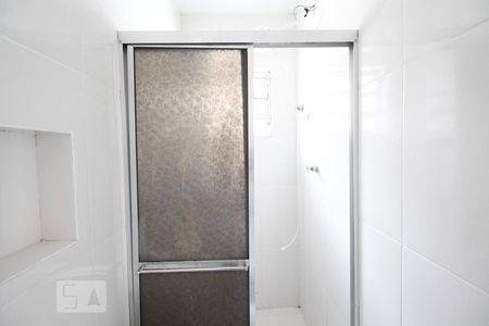 Casa à venda com 250m², 3 quartos e 2 vagas Casa à venda com 250m², 3 quartos e 2 vagasEdícula - Banheiro