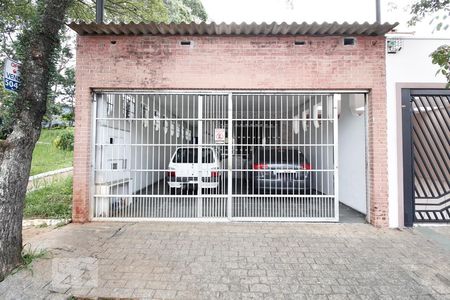 Casa à venda com 250m², 3 quartos e 2 vagas Casa à venda com 250m², 3 quartos e 2 vagasFachada