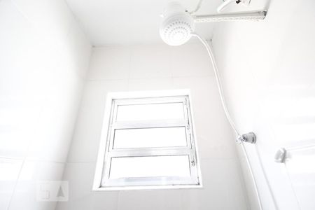 Casa à venda com 250m², 3 quartos e 2 vagas Casa à venda com 250m², 3 quartos e 2 vagasEdícula - Banheiro