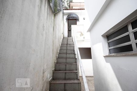 Casa à venda com 250m², 3 quartos e 2 vagas Casa à venda com 250m², 3 quartos e 2 vagasEscada