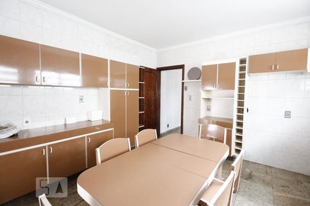 Casa à venda com 250m², 3 quartos e 2 vagas Casa à venda com 250m², 3 quartos e 2 vagasCozinha