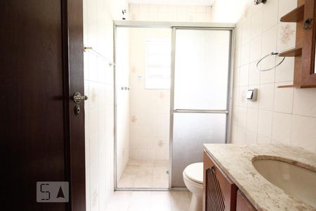 Casa à venda com 250m², 3 quartos e 2 vagas Casa à venda com 250m², 3 quartos e 2 vagasBanheiro