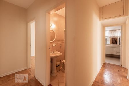 Corredor de apartamento à venda com 3 quartos, 160m² em Vila Madalena, São Paulo
