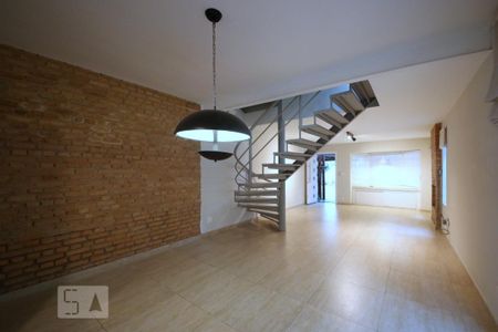 Sala  de casa de condomínio para alugar com 3 quartos, 250m² em Campo Belo, São Paulo