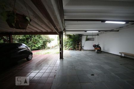Garagem  de casa de condomínio para alugar com 3 quartos, 250m² em Campo Belo, São Paulo
