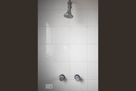 Apartamento para alugar com 155m², 4 quartos e 3 vagasChuveiro do banheiro da suíte 2