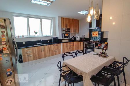 Apartamento à venda com 365m², 4 quartos e 1 vagaCozinha