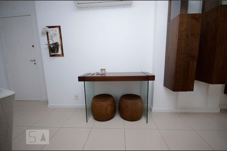 Sala de apartamento para alugar com 3 quartos, 89m² em Vital Brasil, Niterói