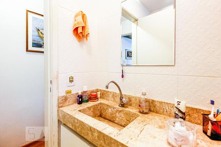 Casa à venda com 127m², 4 quartos e 2 vagasBanheiro