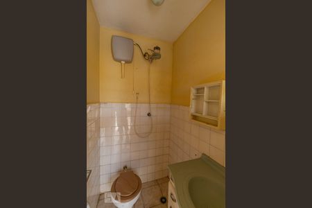 Casa à venda com 170m², 2 quartos e 2 vagasBanheiro de Serviço