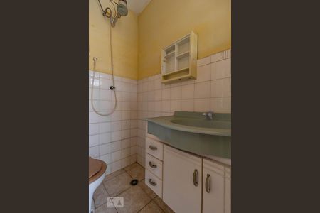 Casa à venda com 170m², 2 quartos e 2 vagasBanheiro de Serviço