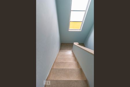 Casa à venda com 170m², 2 quartos e 2 vagasEscadas