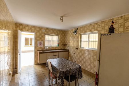Casa à venda com 170m², 2 quartos e 2 vagasCozinha