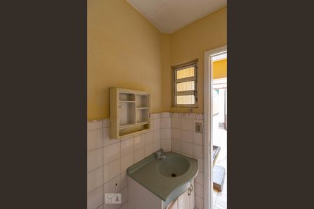 Casa à venda com 170m², 2 quartos e 2 vagasBanheiro de Serviço