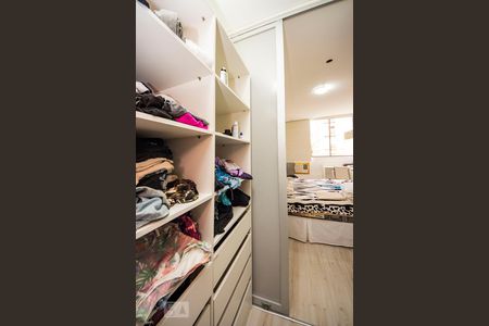 Closet Quarto 1 de casa para alugar com 2 quartos, 60m² em Bela Vista, Porto Alegre