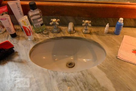 Apartamento à venda com 190m², 4 quartos e 2 vagasBanheiro do Quarto 2