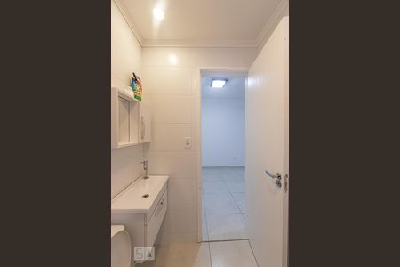 Banheiro Social de kitnet/studio para alugar com 1 quarto, 22m² em Vila Regente Feijó, São Paulo