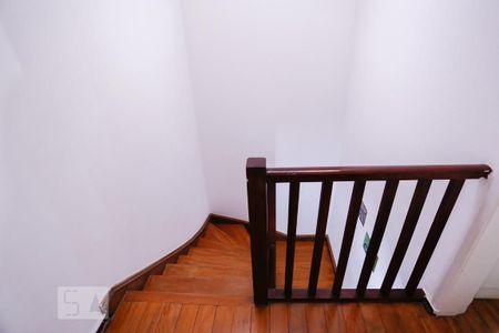 Casa à venda com 300m², 4 quartos e 2 vagasEscada