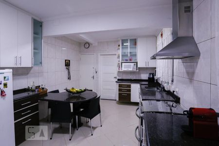 Casa à venda com 300m², 4 quartos e 2 vagasCozinha