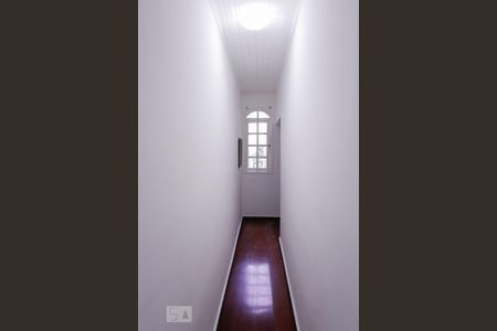 Casa à venda com 300m², 4 quartos e 2 vagasCorredor