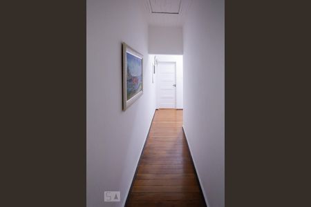 Casa à venda com 300m², 4 quartos e 2 vagasCorredor