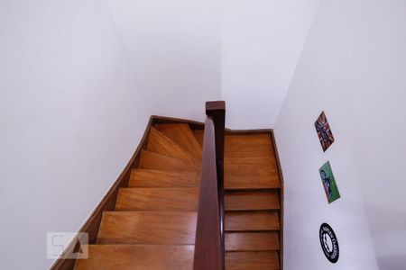 Casa à venda com 300m², 4 quartos e 2 vagasEscada