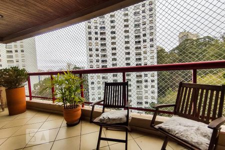 Apartamento à venda com 160m², 3 quartos e 3 vagas Apartamento à venda com 160m², 3 quartos e 3 vagasSacada