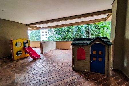 Apartamento à venda com 160m², 3 quartos e 3 vagas Apartamento à venda com 160m², 3 quartos e 3 vagasÁrea Comum - Playground 1
