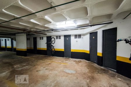 Apartamento à venda com 160m², 3 quartos e 3 vagas Apartamento à venda com 160m², 3 quartos e 3 vagasDepósitos
