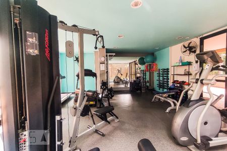Apartamento à venda com 160m², 3 quartos e 3 vagas Apartamento à venda com 160m², 3 quartos e 3 vagasÁrea Comum - Academia