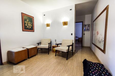 Apartamento à venda com 160m², 3 quartos e 3 vagas Apartamento à venda com 160m², 3 quartos e 3 vagasSala íntima