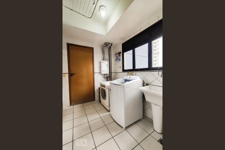 Apartamento à venda com 160m², 3 quartos e 3 vagas Apartamento à venda com 160m², 3 quartos e 3 vagasÁrea de Serviço