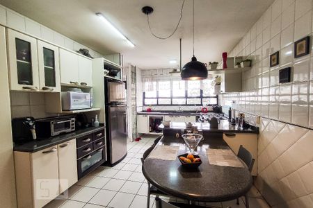 Apartamento à venda com 160m², 3 quartos e 3 vagas Apartamento à venda com 160m², 3 quartos e 3 vagasCozinha