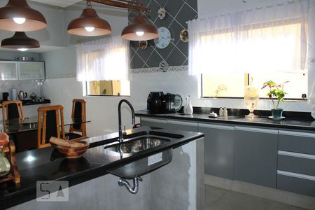 Casa para alugar com 800m², 5 quartos e 5 vagasCozinha