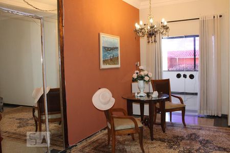 Casa para alugar com 800m², 5 quartos e 5 vagasSuíte máster