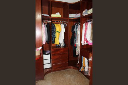 Casa para alugar com 800m², 5 quartos e 5 vagasCloset 1