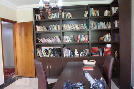 Casa para alugar com 800m², 5 quartos e 5 vagasBiblioteca