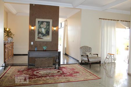 Casa para alugar com 800m², 5 quartos e 5 vagasSala