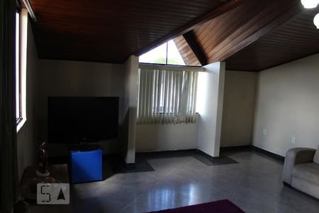 Casa para alugar com 800m², 5 quartos e 5 vagasSala de TV / 3°andar
