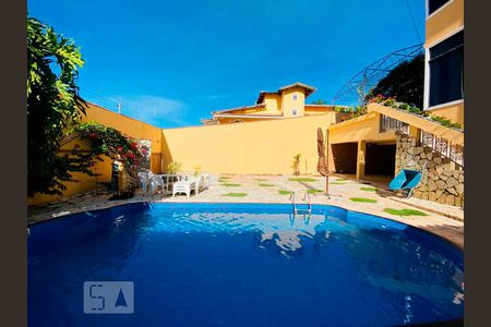 Casa para alugar com 800m², 5 quartos e 5 vagas Casa para alugar com 800m², 5 quartos e 5 vagasÁrea comum - Piscina