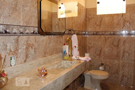 Casa para alugar com 800m², 5 quartos e 5 vagasBanheiro Social