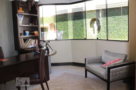 Casa para alugar com 800m², 5 quartos e 5 vagasBiblioteca